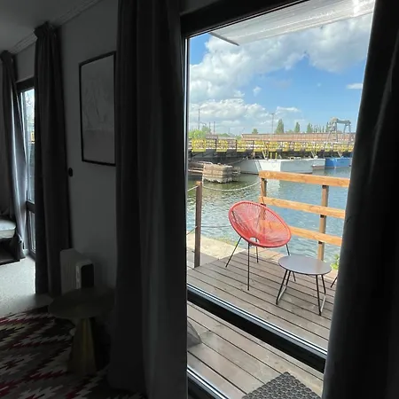 Дом отдыха Widoki 1 The Unique Waterfront House *